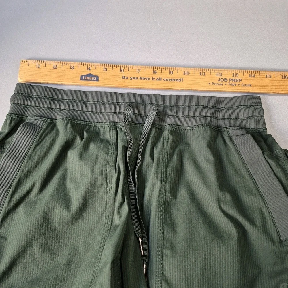 Lululemon Pants Womens Small Legacy Green Dance Studio Cargo Mid-Rise Relaxed